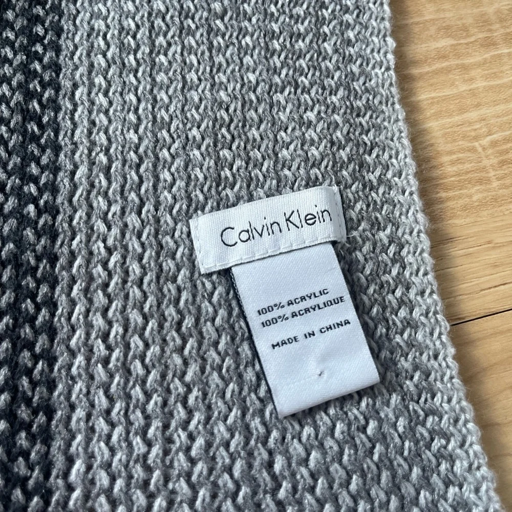 Calvin Klein Mens Knit Gray Burgundy Tonal Ombre Striped Winter Fall Scarf 60”